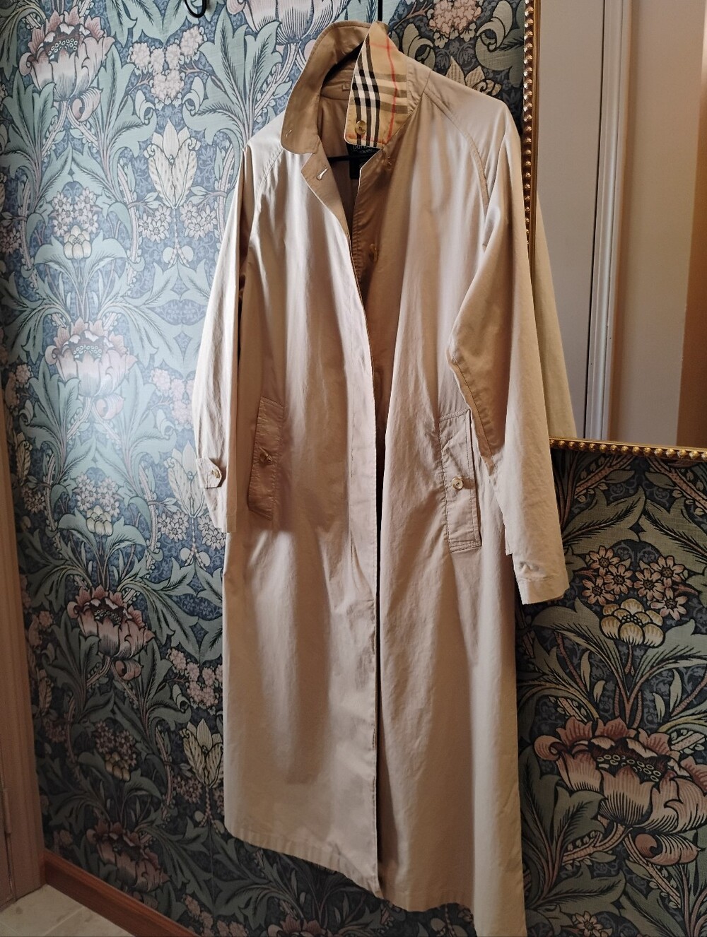 Vintage Burberry Beige Light Weight Trench Coat